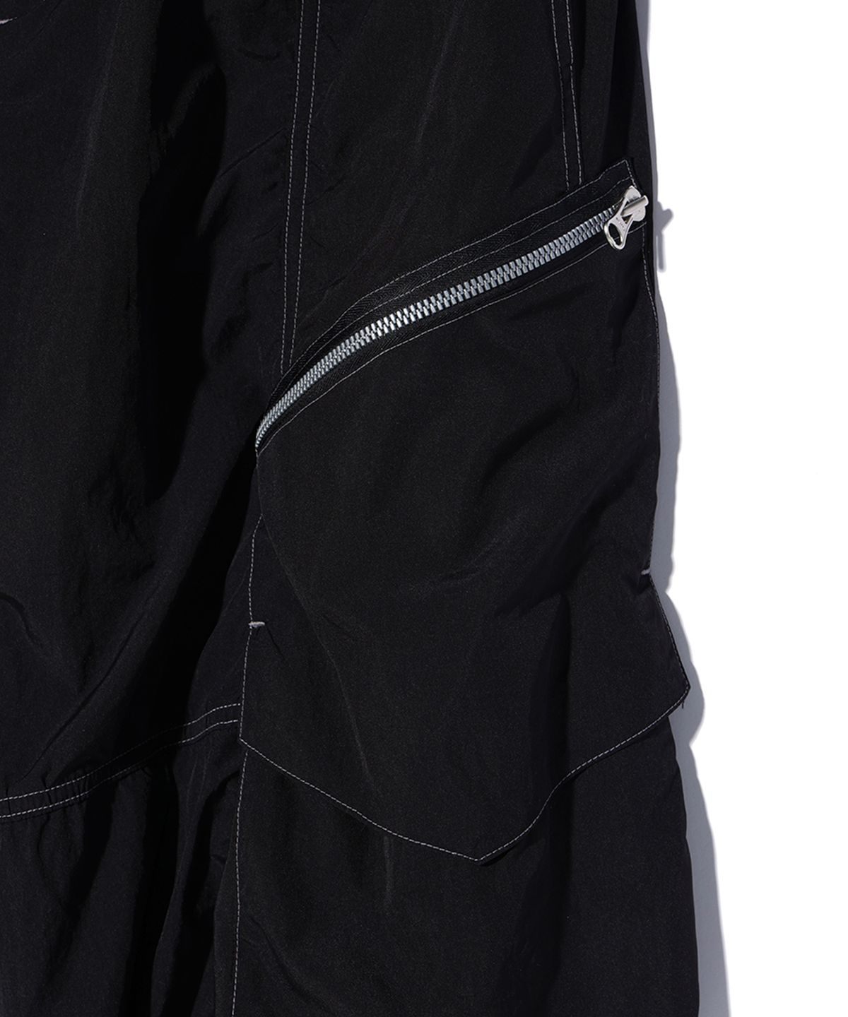 크리틱(CRITIC) GLOSSY CARGO PANTS BLACK