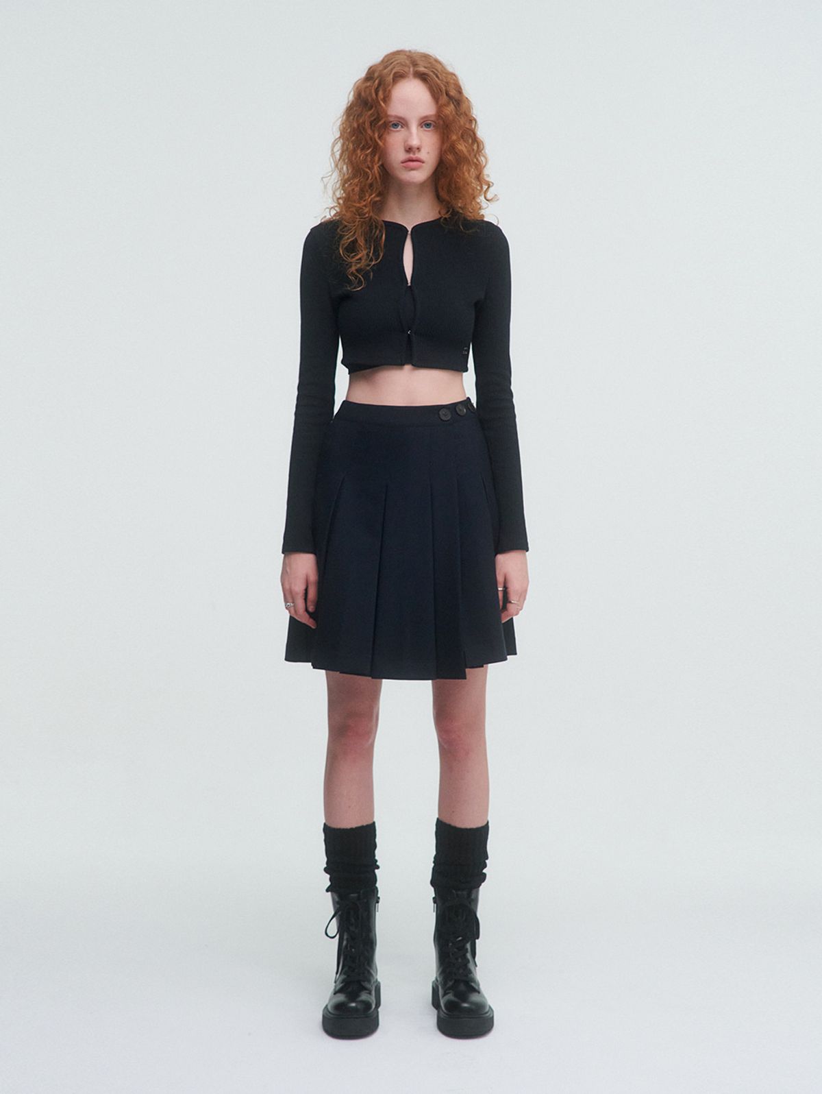 뚜오미오(TUOMIO) HOOK&EYE MINI CARDIGAN [BLACK]