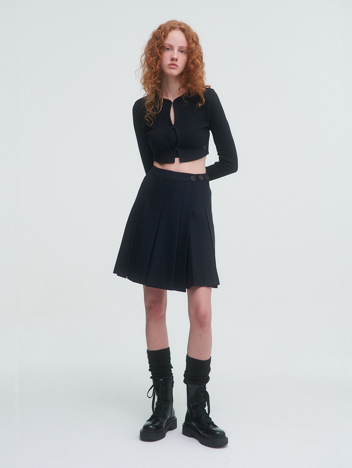 뚜오미오(TUOMIO) HOOK&EYE MINI CARDIGAN [BLACK]