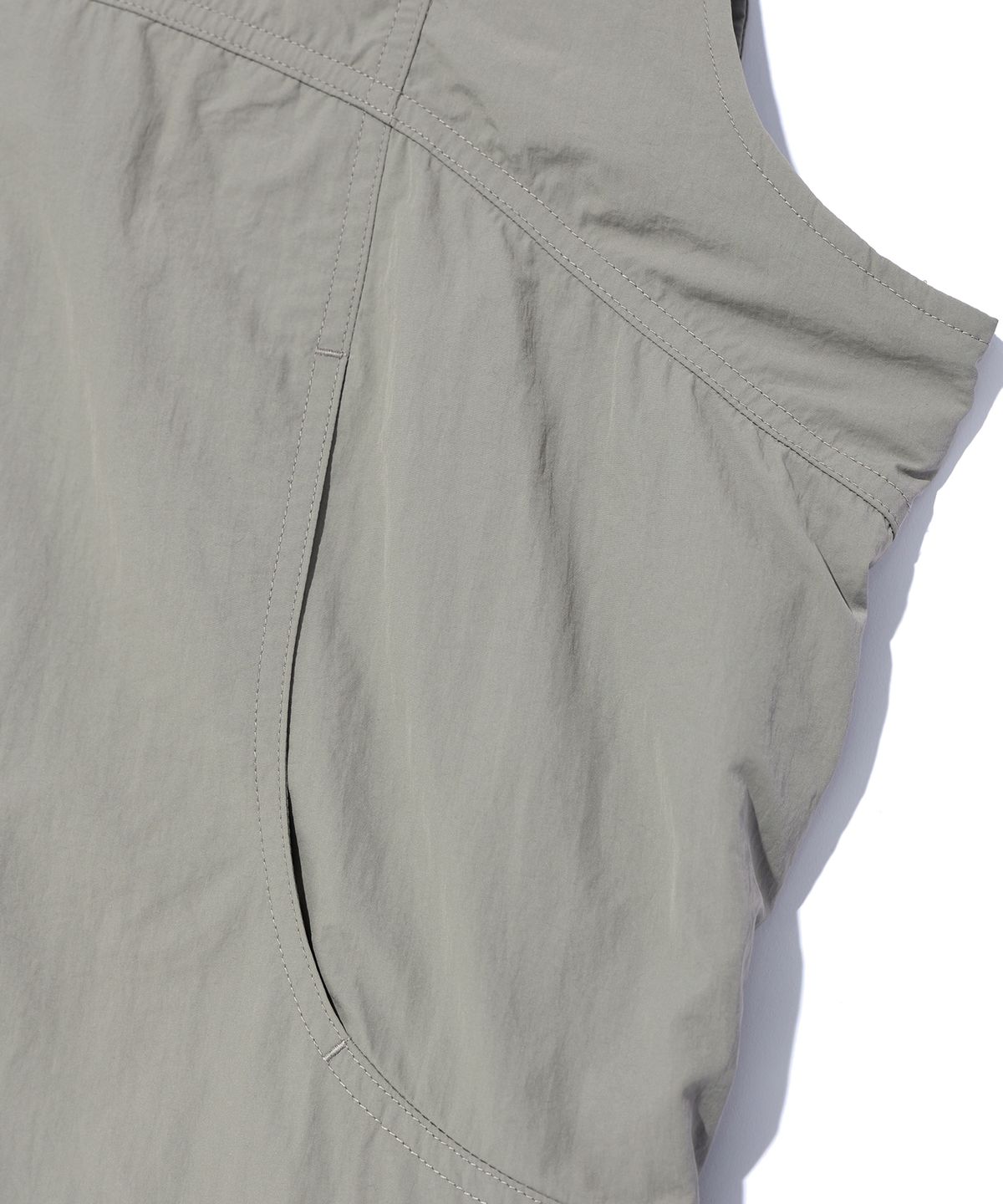 크리틱(CRITIC) GLOSSY HOOD VEST GREY