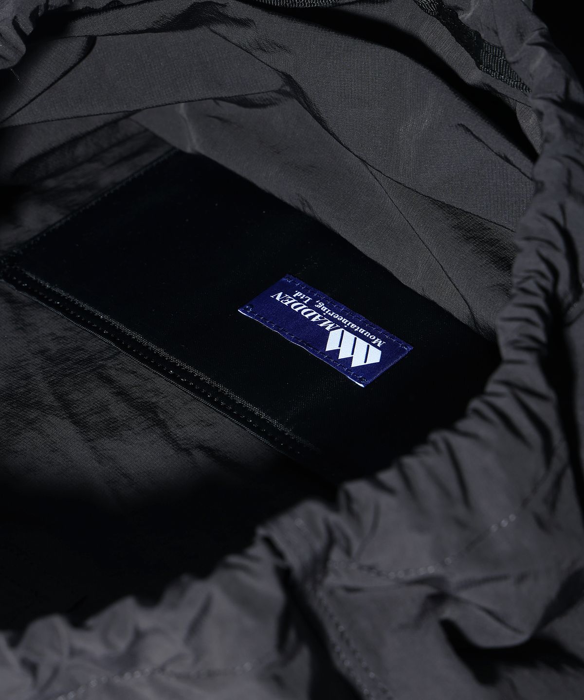 매든(MADDEN) Madden String Daypack Charcoal