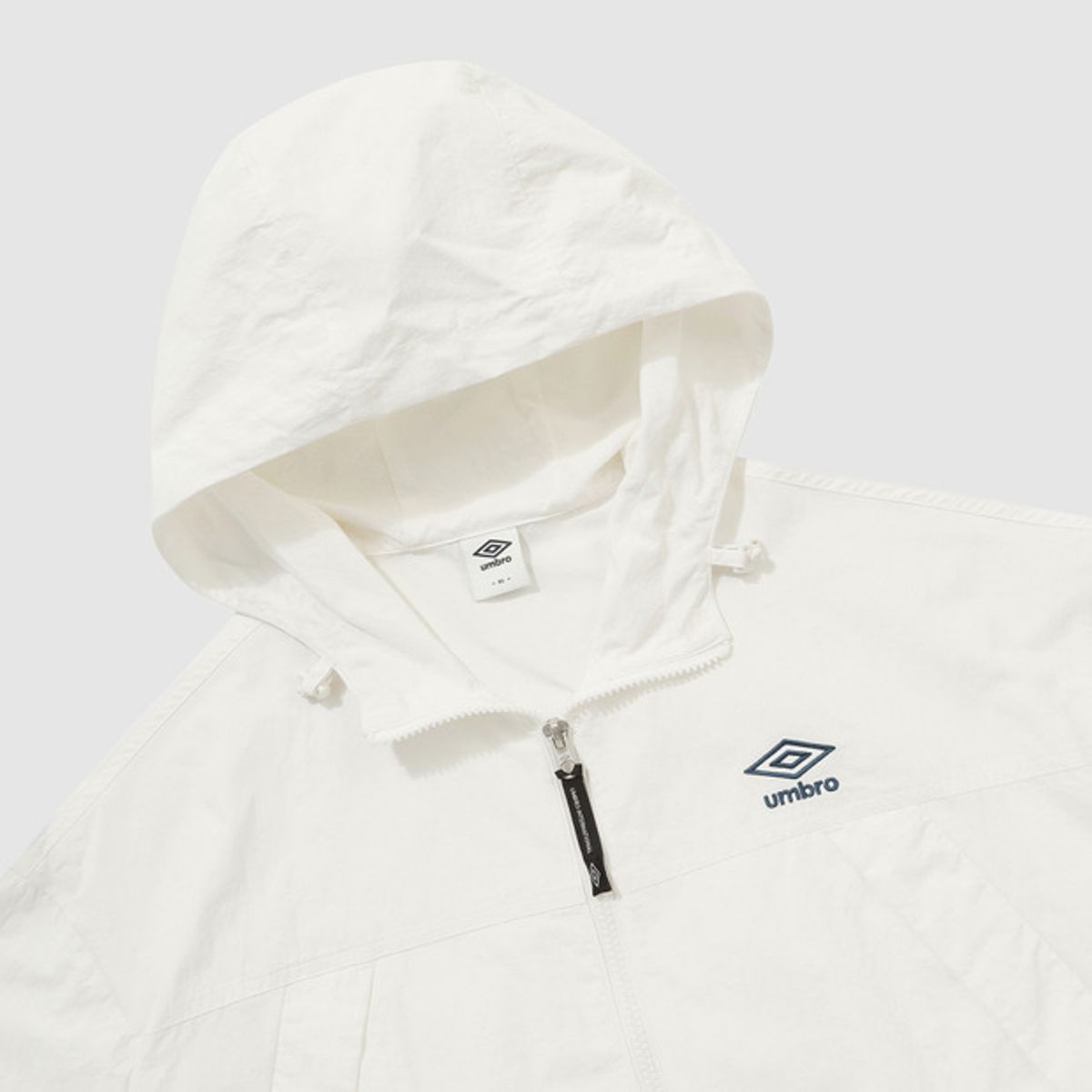 엄브로(UMBRO) 클래식 우먼스 후드형 바람막이 집업 자켓 아이보리(UQ222CJK43)