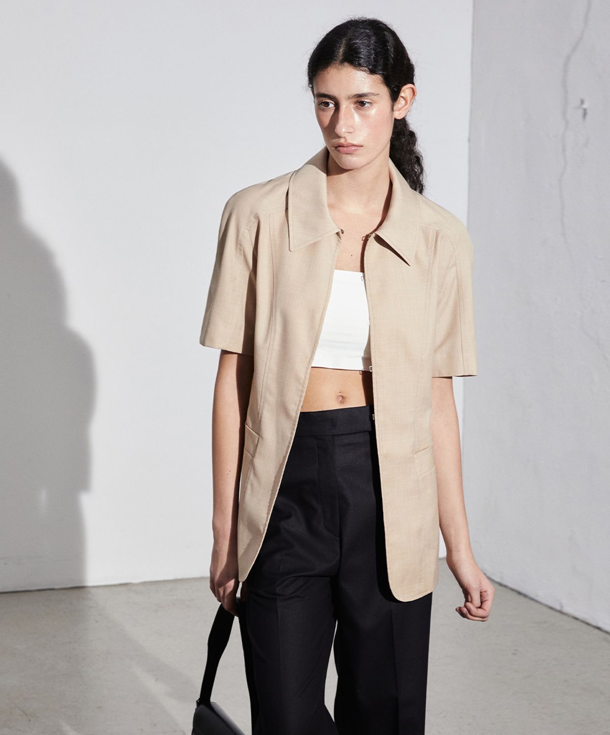 으음키임(EMKM) 세미 아워글라스 반팔 자켓_SAND BEIGE
