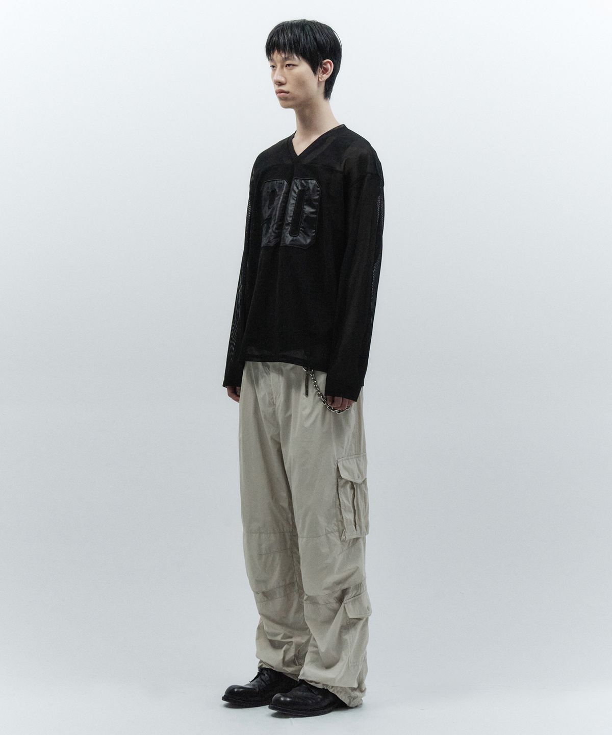 인사일런스(INSILENCE) 라이트웨이트 백지퍼 팬츠 GREY BEIGE