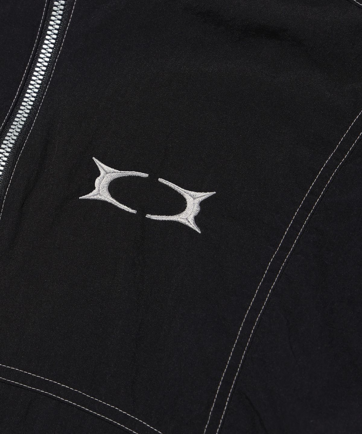 크리틱(CRITIC) GLOSSY HOOD VEST BLACK