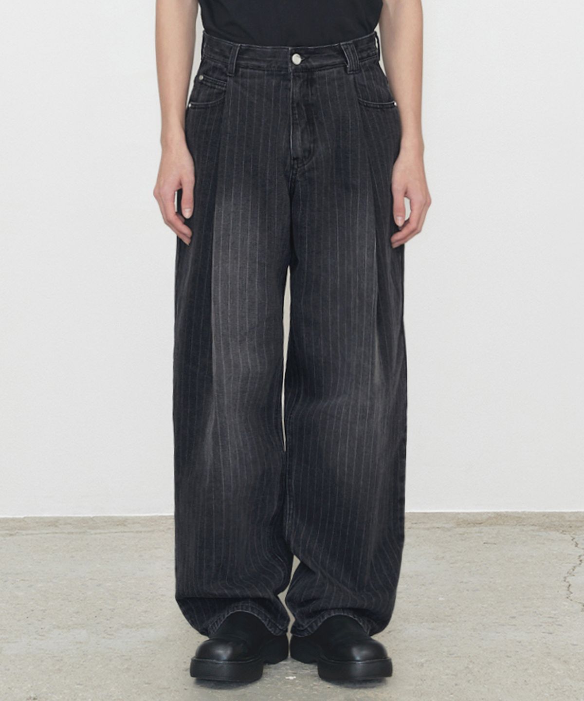 데케트(DECET) Deep Pleats Wide Jeans DCPT030STBlack