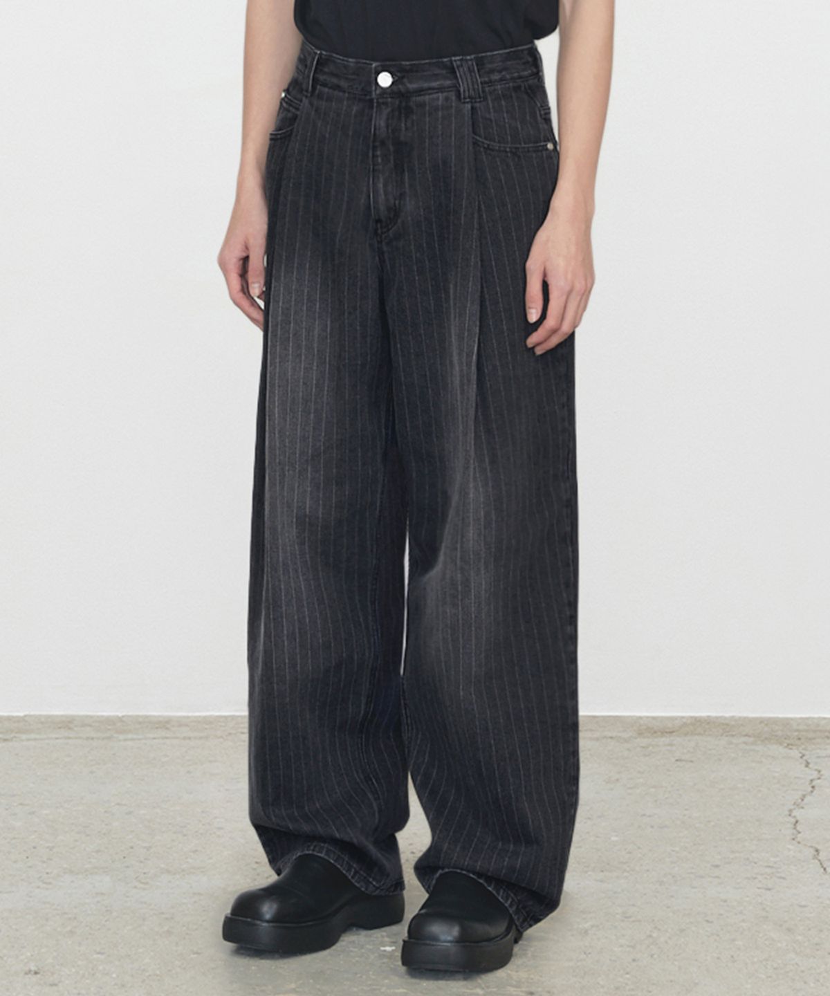 데케트(DECET) Deep Pleats Wide Jeans DCPT030STBlack