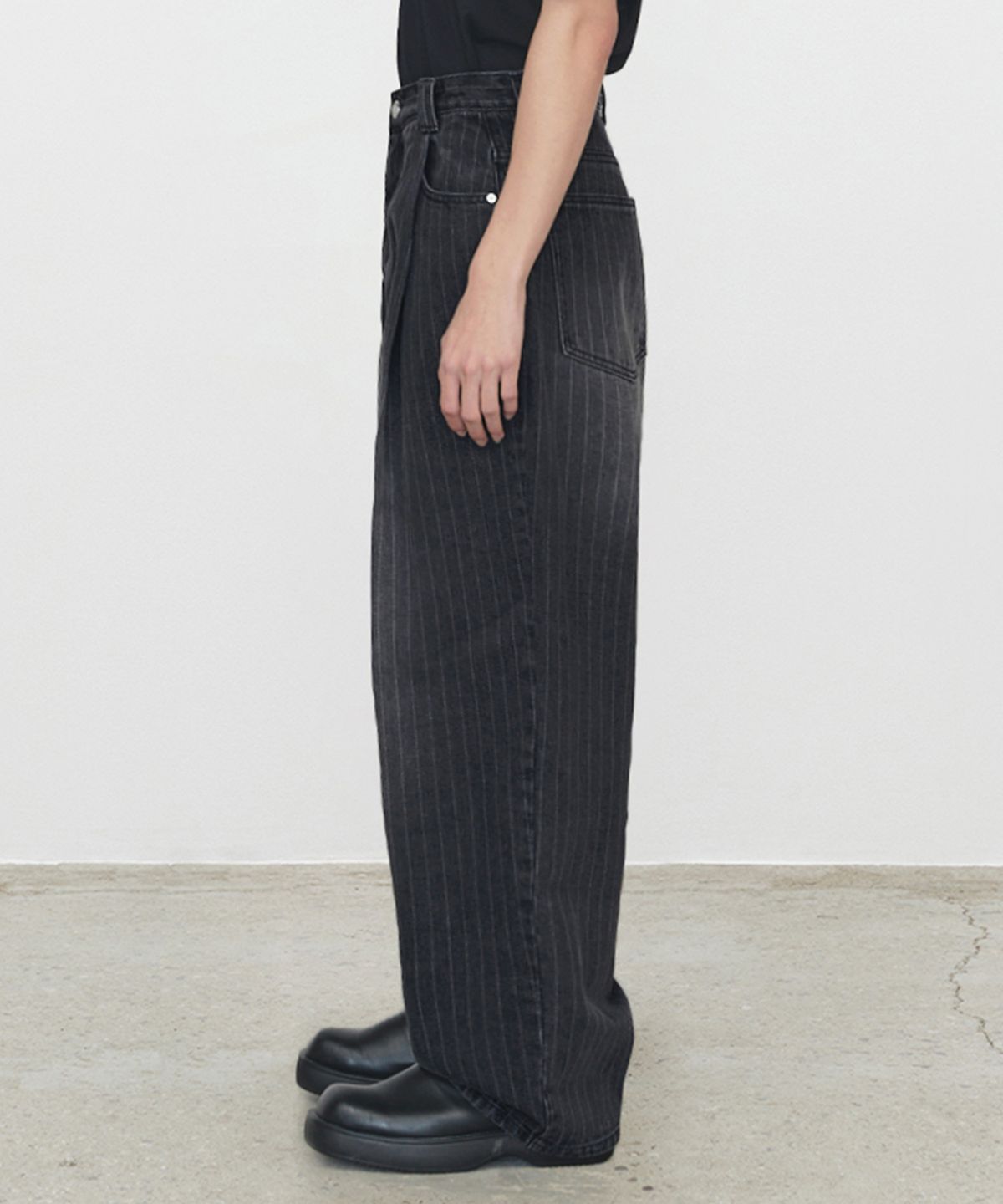 데케트(DECET) Deep Pleats Wide Jeans DCPT030STBlack