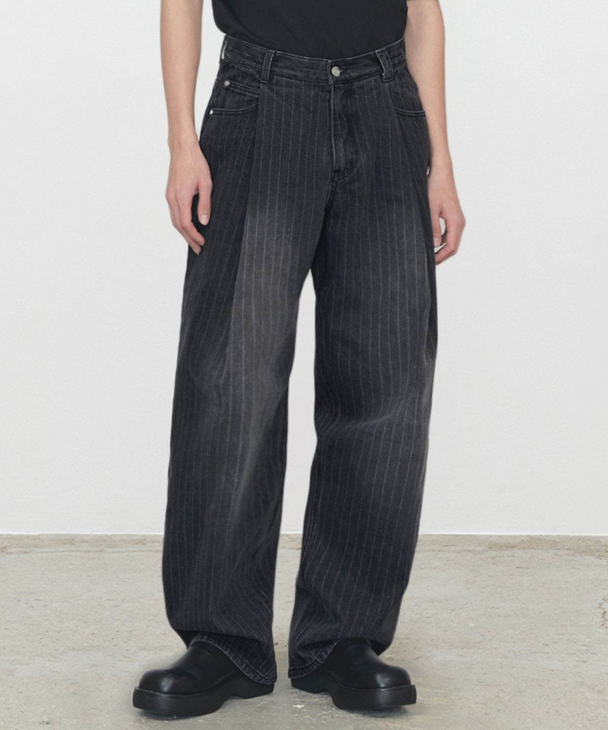 데케트(DECET) Deep Pleats Wide Jeans DCPT030STBlack