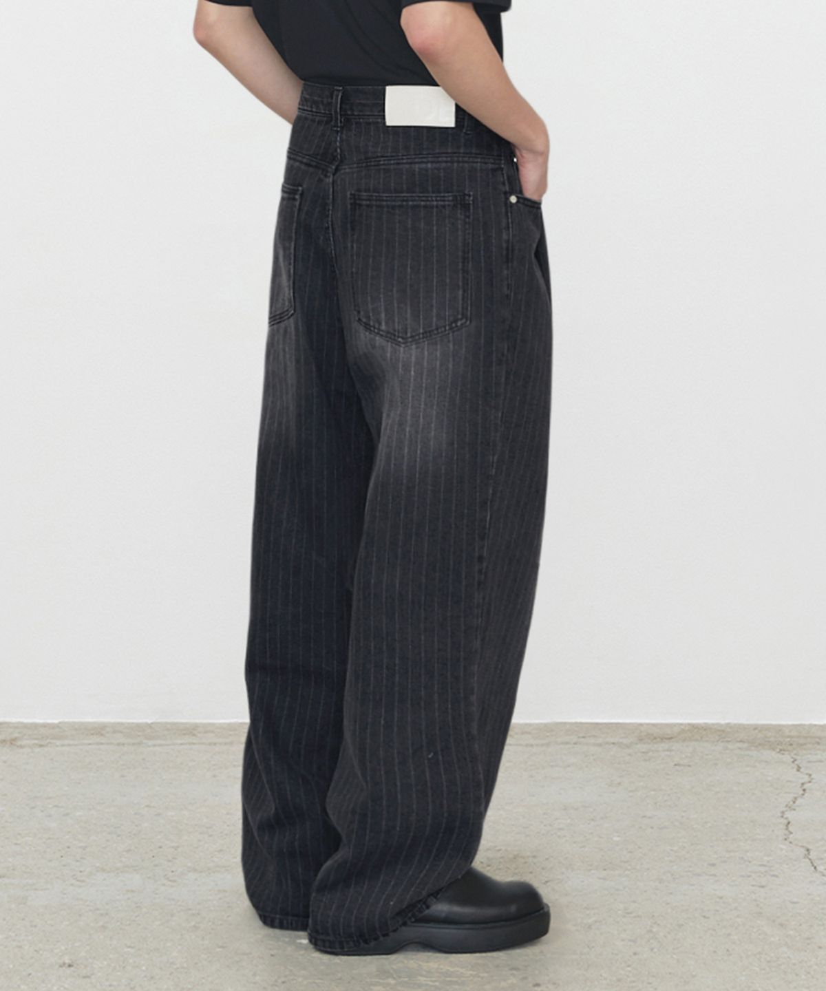 데케트(DECET) Deep Pleats Wide Jeans DCPT030STBlack