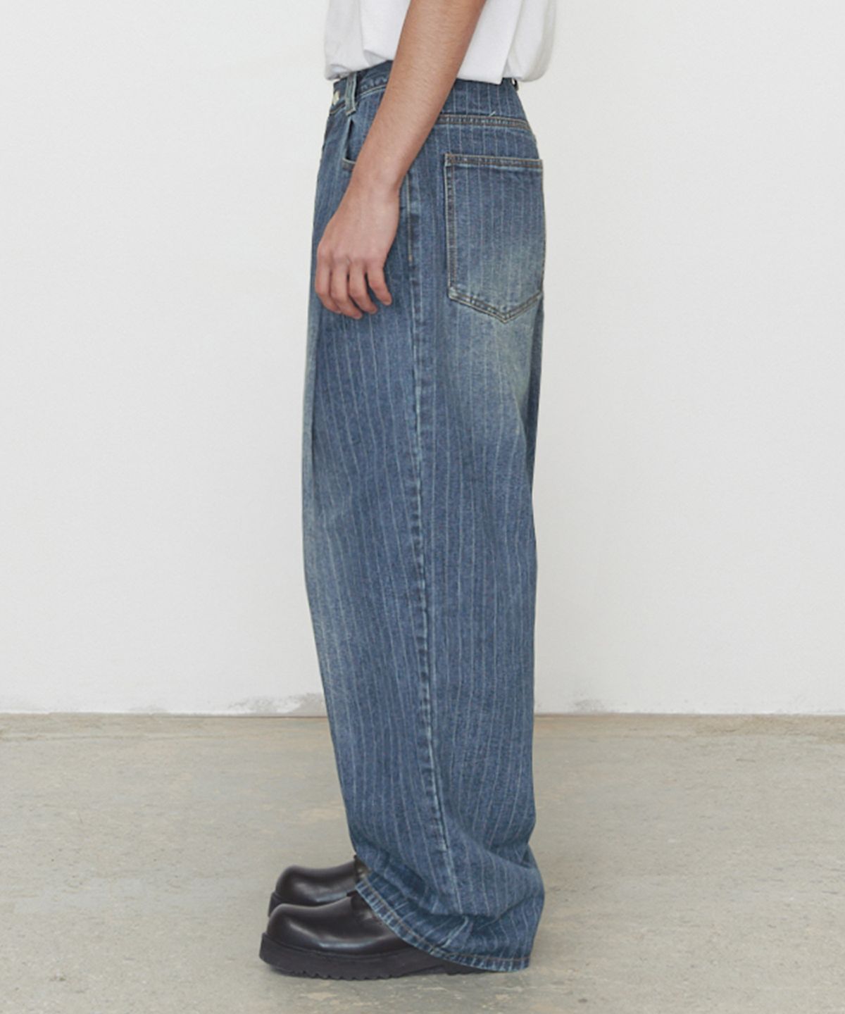 데케트(DECET) Deep Pleats Wide Jeans DCPT030STBlue