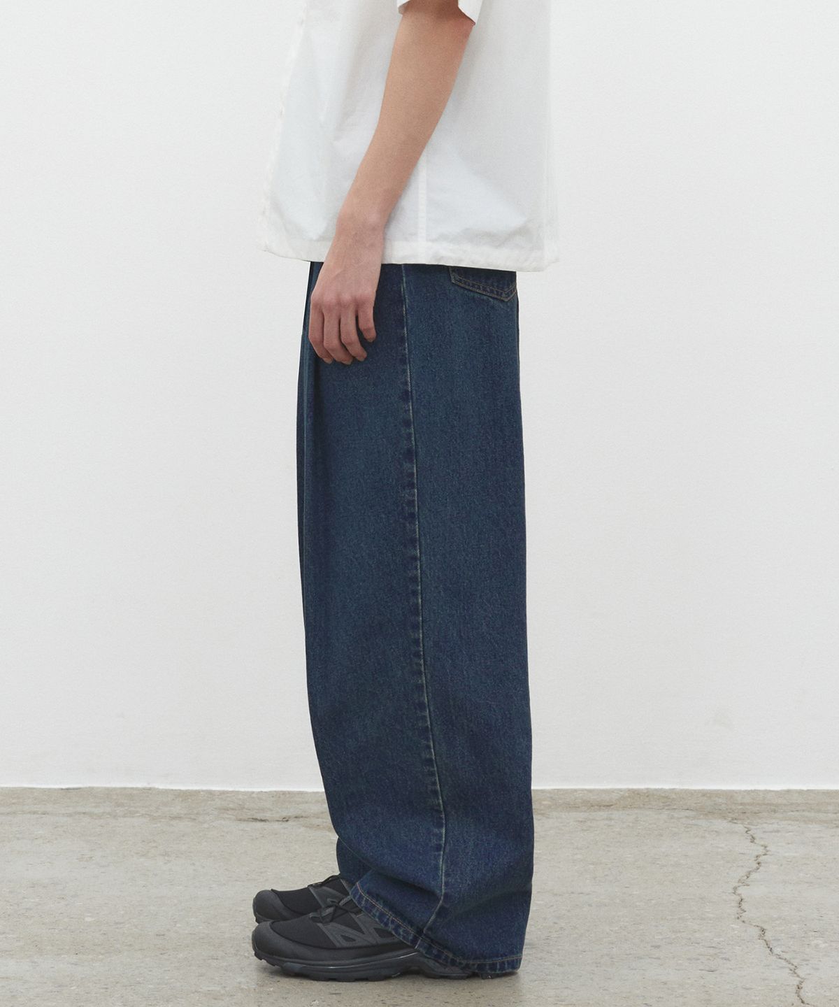 데케트(DECET) Deep Pleats Wide Jeans DCPT030YLBlue