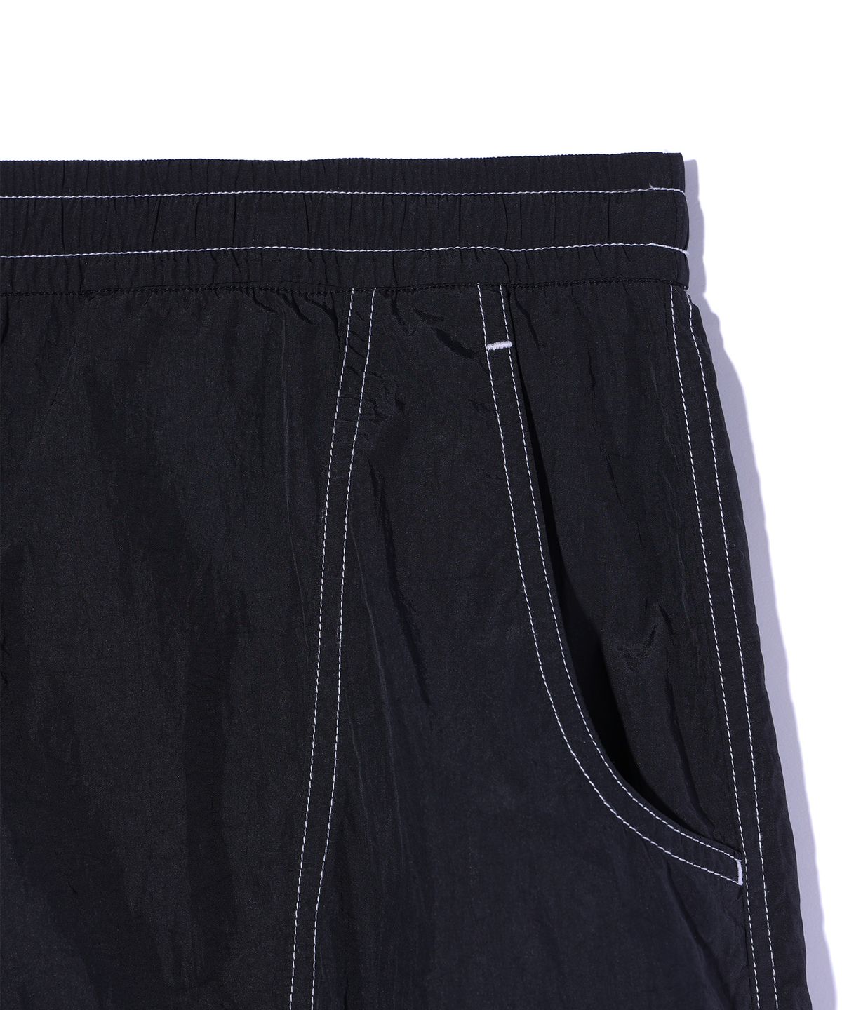 크리틱(CRITIC) METAL WORMHOLE LOGO PANTS BLACK
