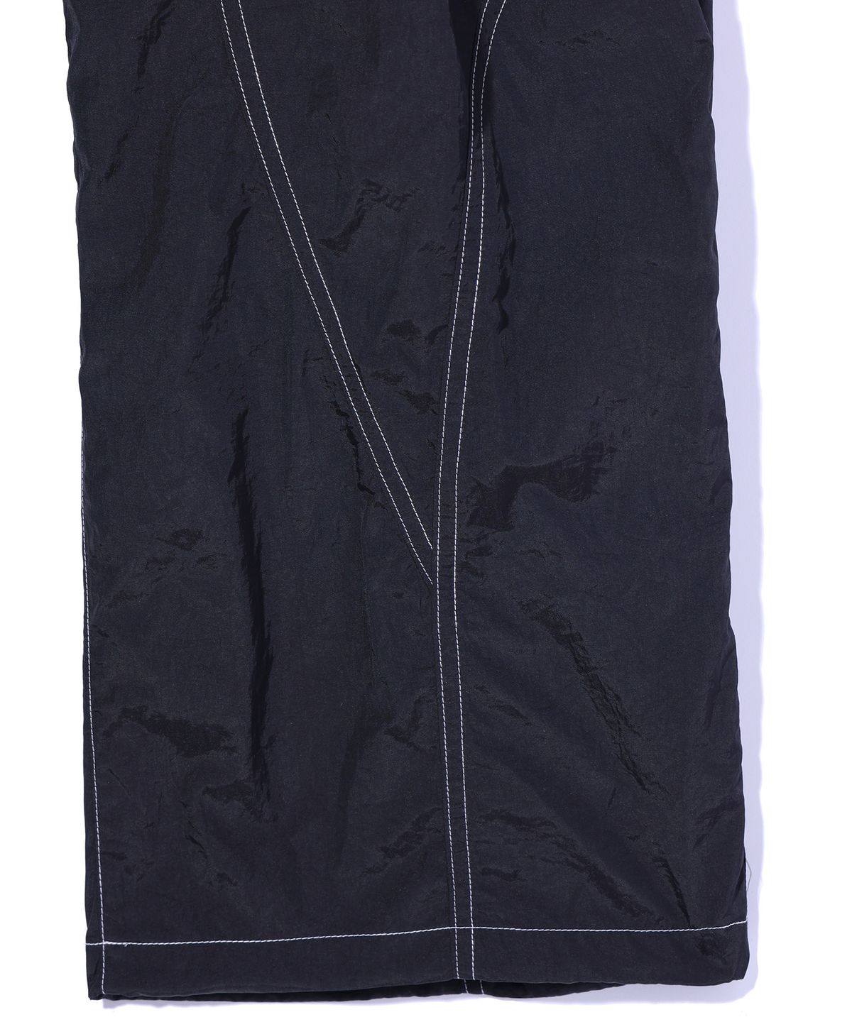 크리틱(CRITIC) METAL WORMHOLE LOGO PANTS BLACK
