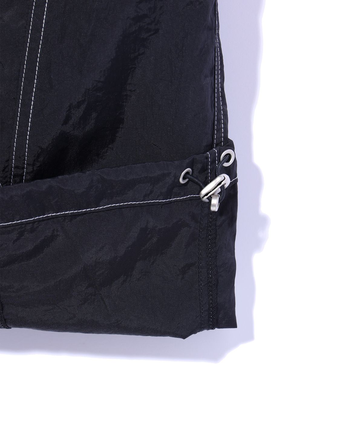 크리틱(CRITIC) METAL WORMHOLE LOGO PANTS BLACK