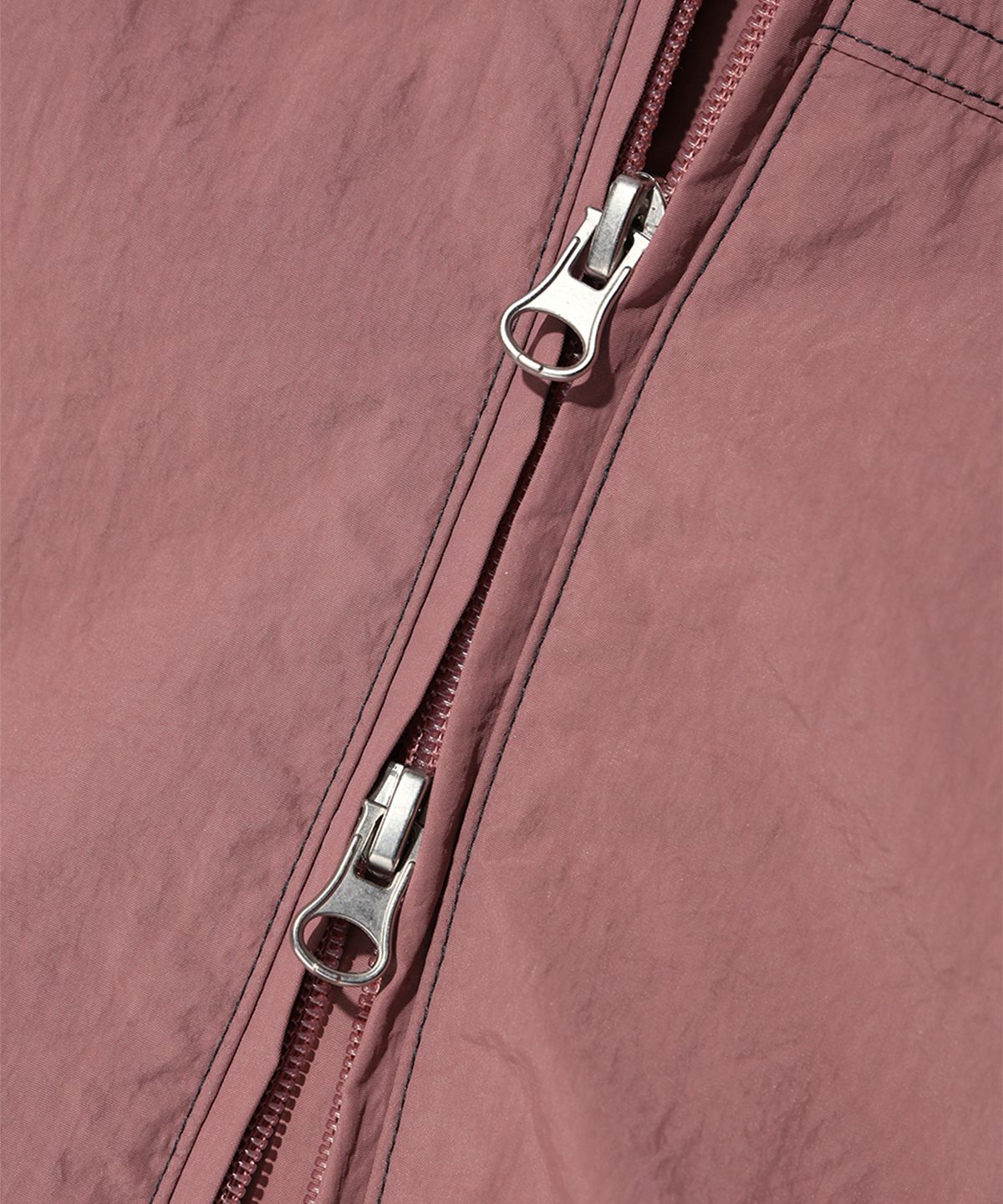 크리틱(CRITIC) METAL WORMHOLE LOGO JACKET PINK
