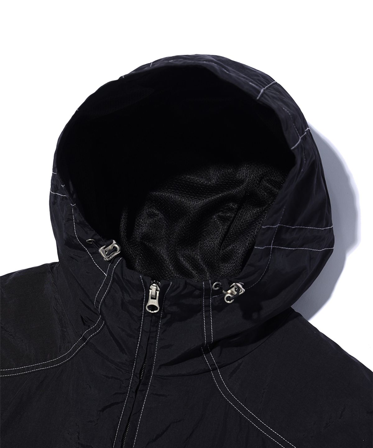 크리틱(CRITIC) METAL WORMHOLE LOGO JACKET BLACK