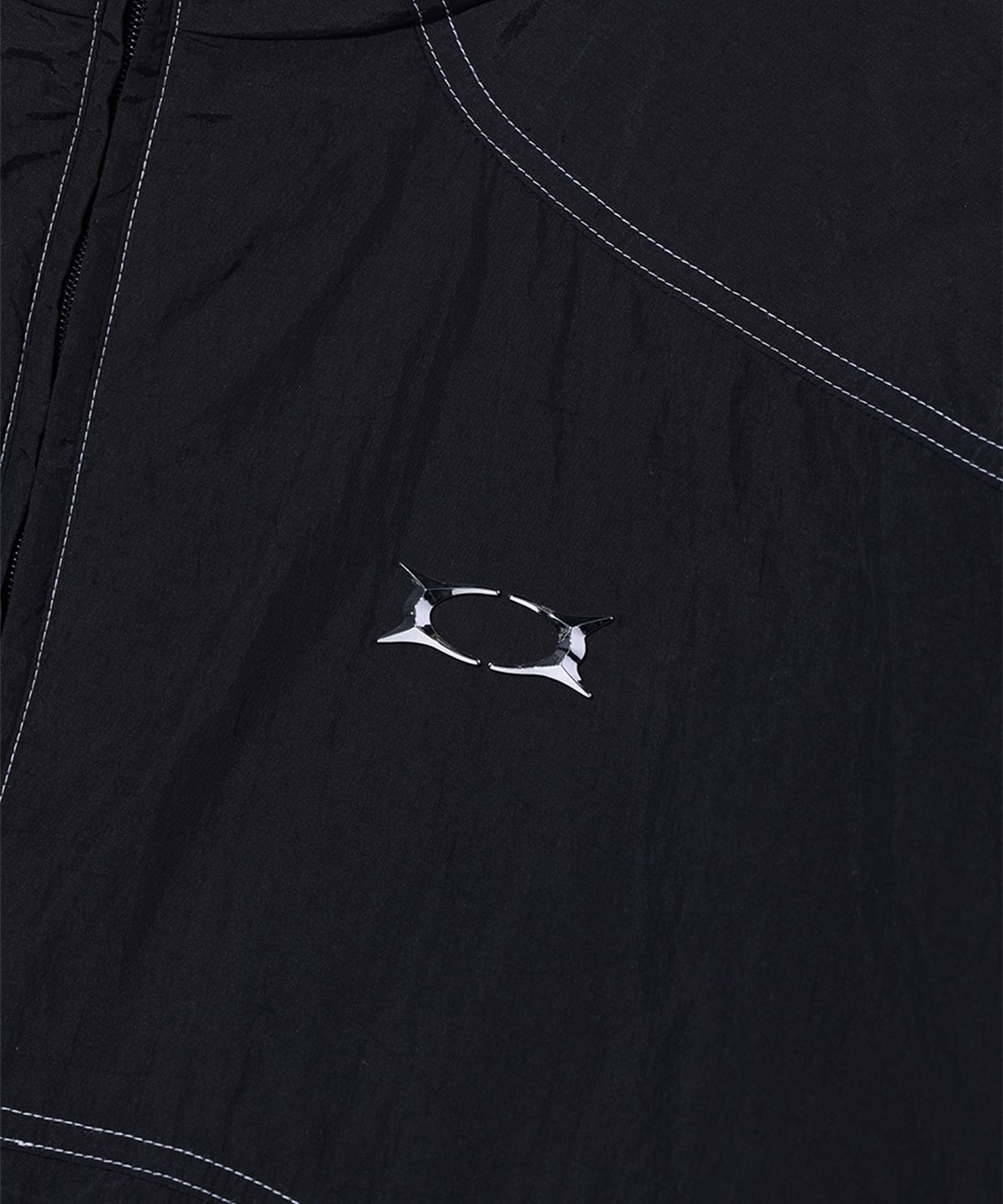 크리틱(CRITIC) METAL WORMHOLE LOGO JACKET BLACK