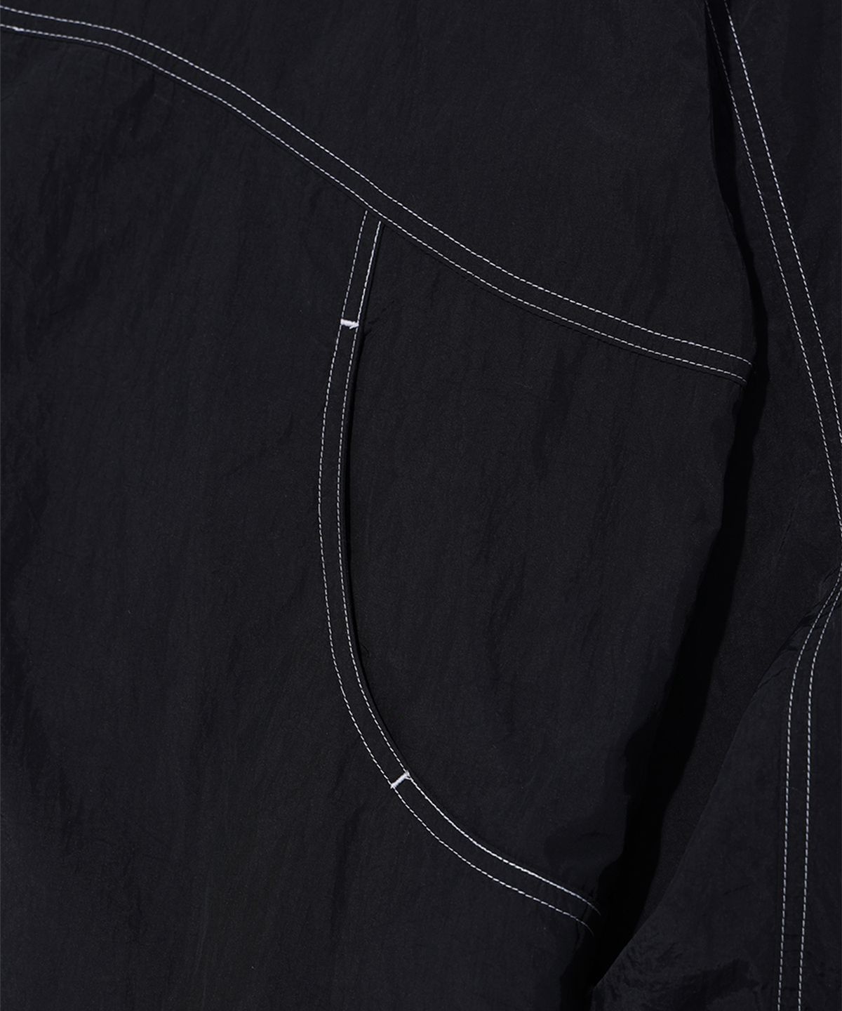 크리틱(CRITIC) METAL WORMHOLE LOGO JACKET BLACK