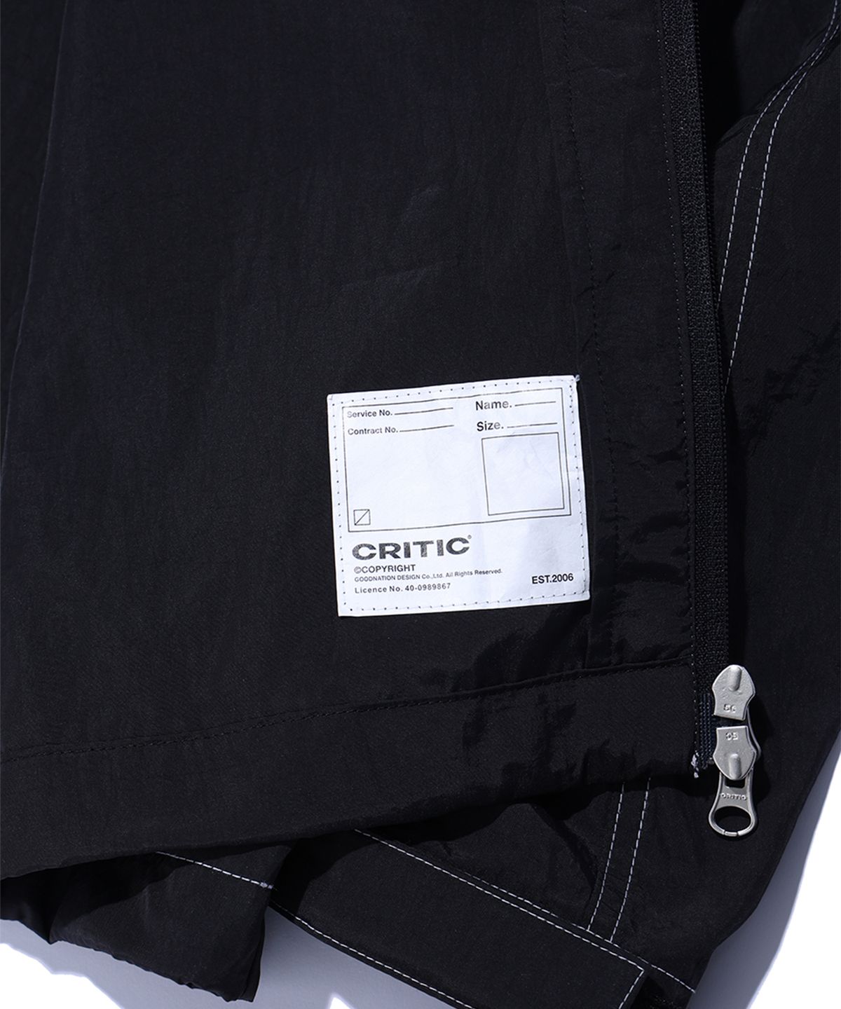 크리틱(CRITIC) METAL WORMHOLE LOGO JACKET BLACK