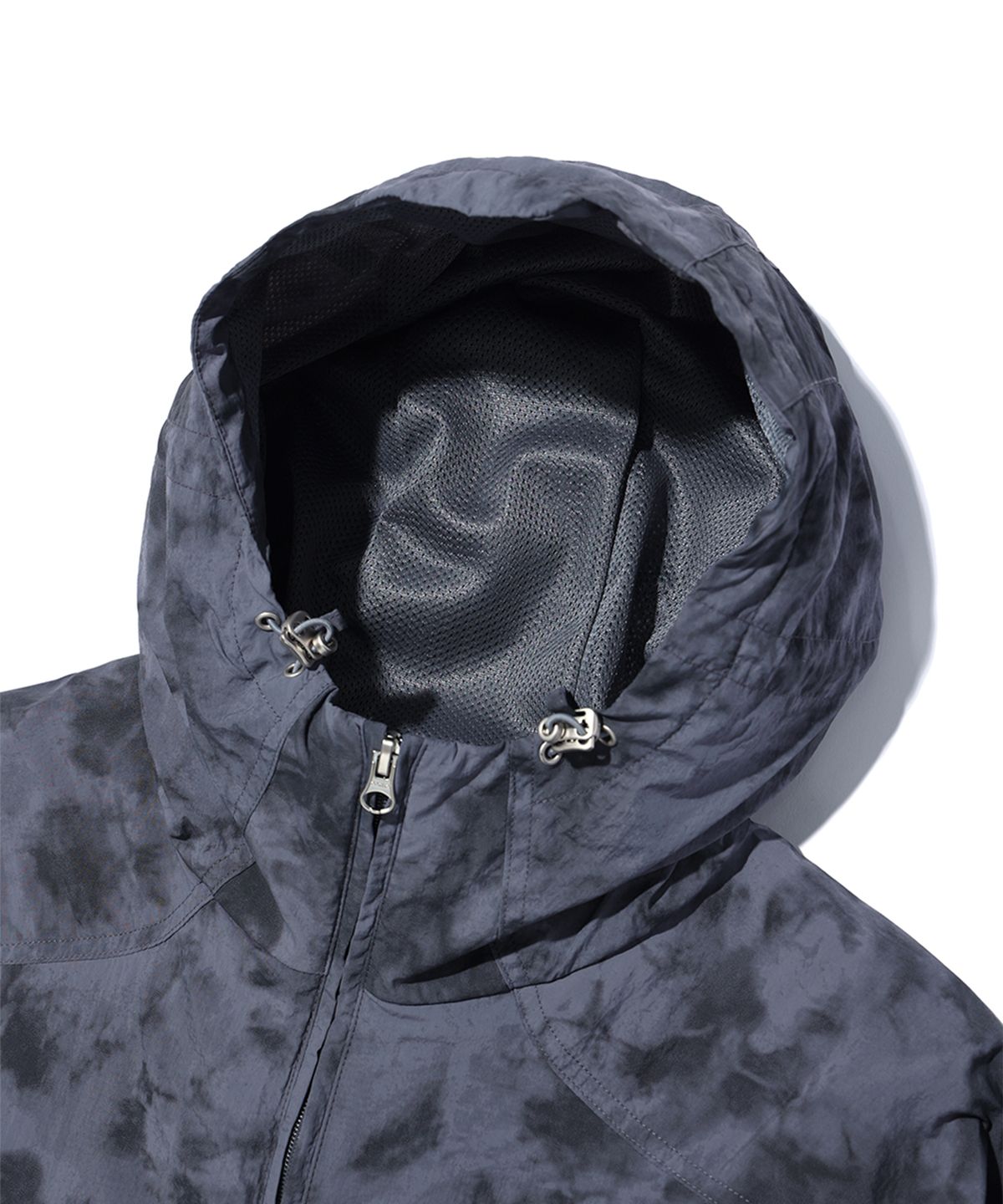 크리틱(CRITIC) METAL WORMHOLE LOGO JACKET CHARCOAL