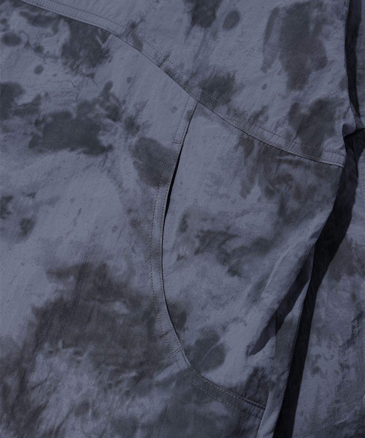 크리틱(CRITIC) METAL WORMHOLE LOGO JACKET CHARCOAL