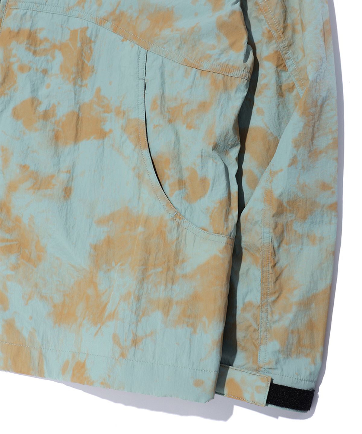 크리틱(CRITIC) METAL WORMHOLE LOGO JACKET MINT