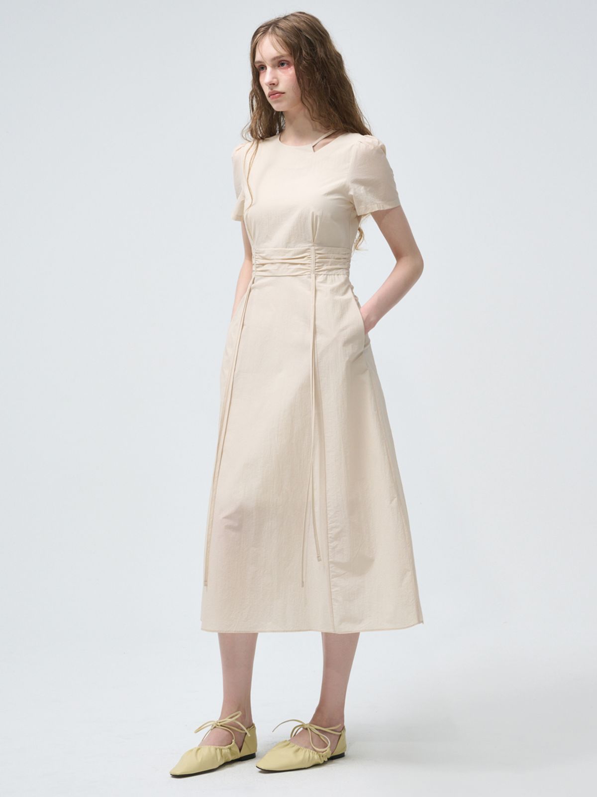 에트몽(ETMON) Neck Cut-Out Shirring Dress, Light Beige