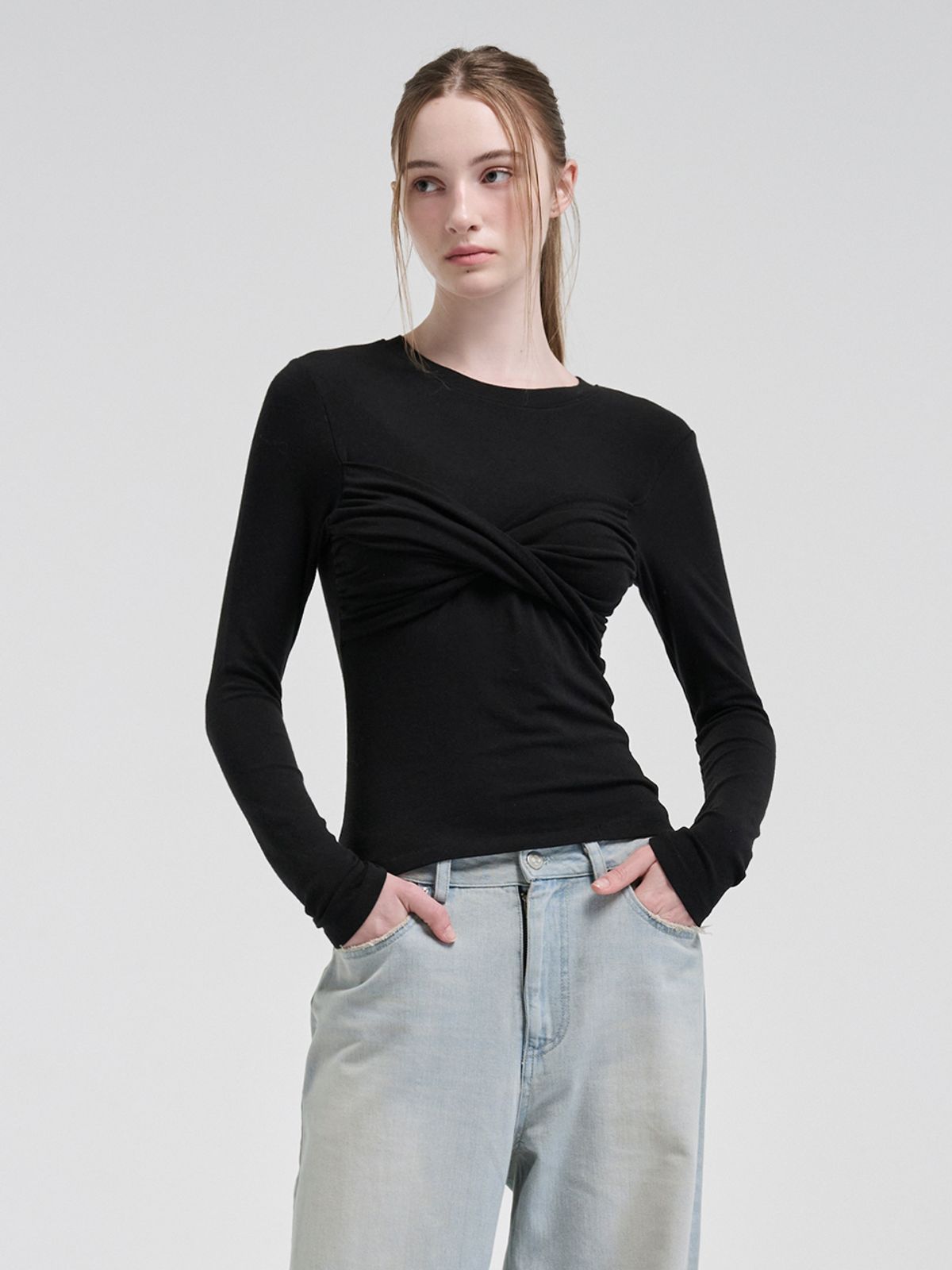 에트몽(ETMON) Ribbon Twisted T-Shirt, Black
