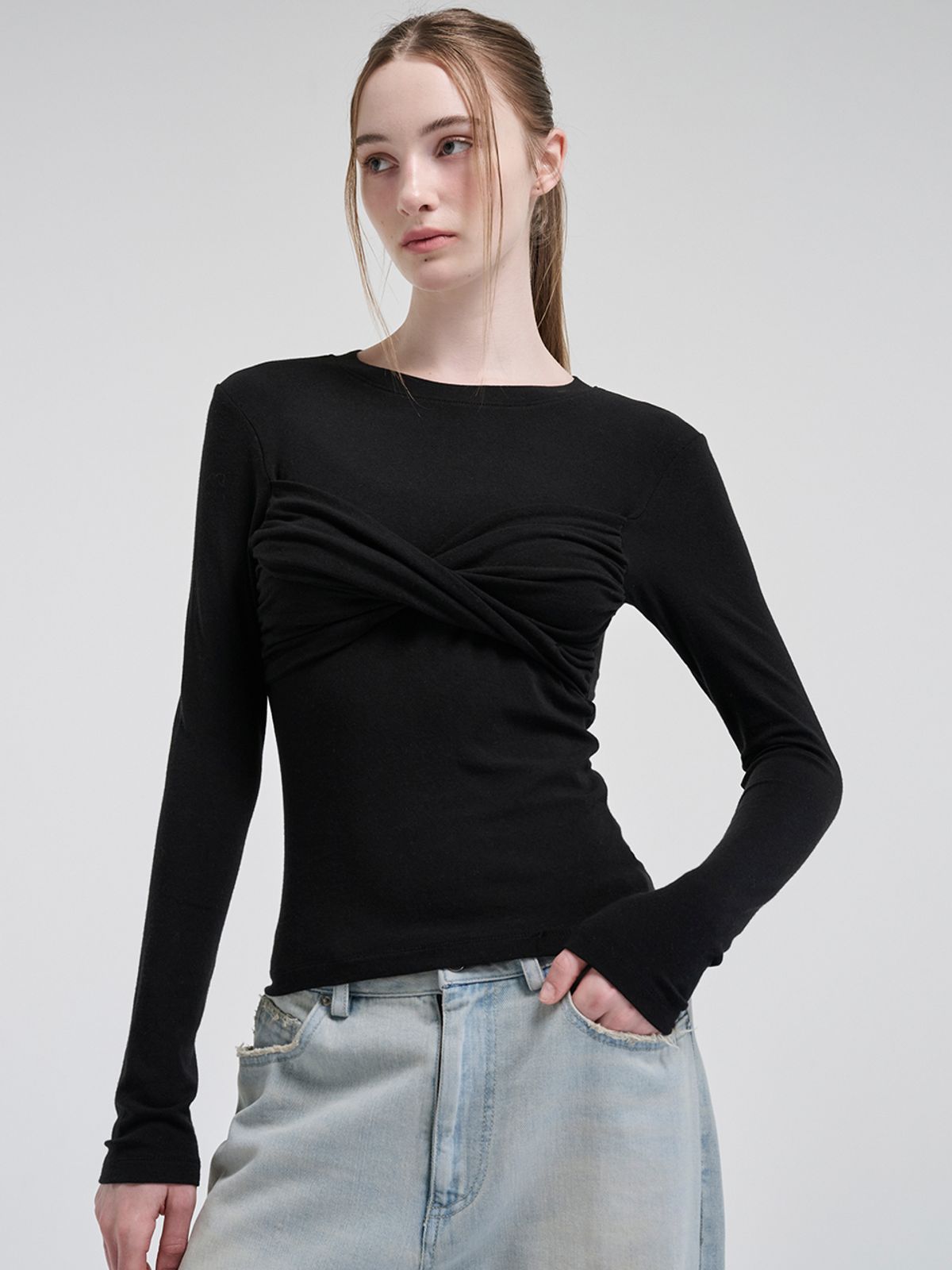 에트몽(ETMON) Ribbon Twisted T-Shirt, Black