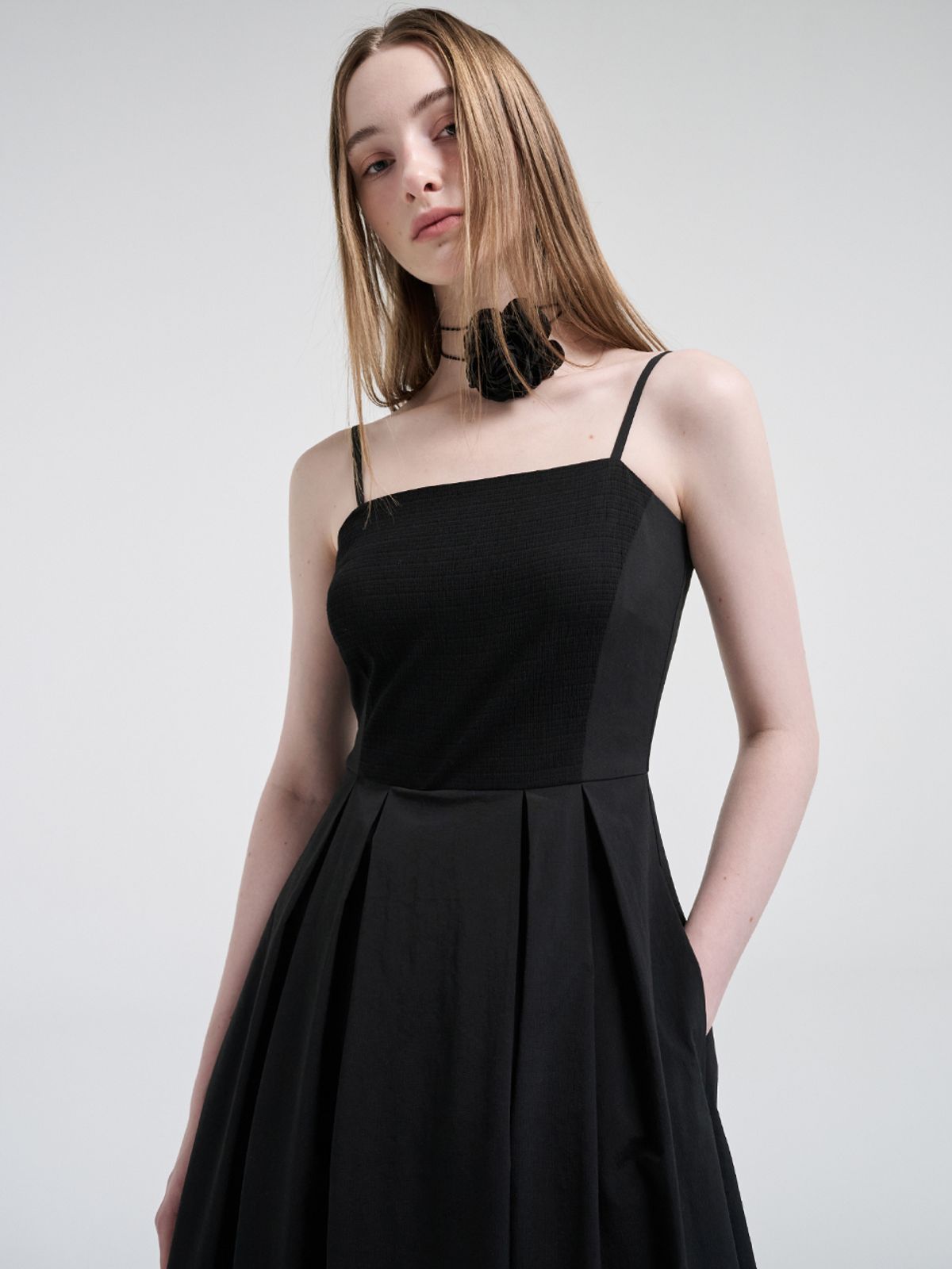 에트몽(ETMON) Slip Texture Blend Pleats Dress, Black