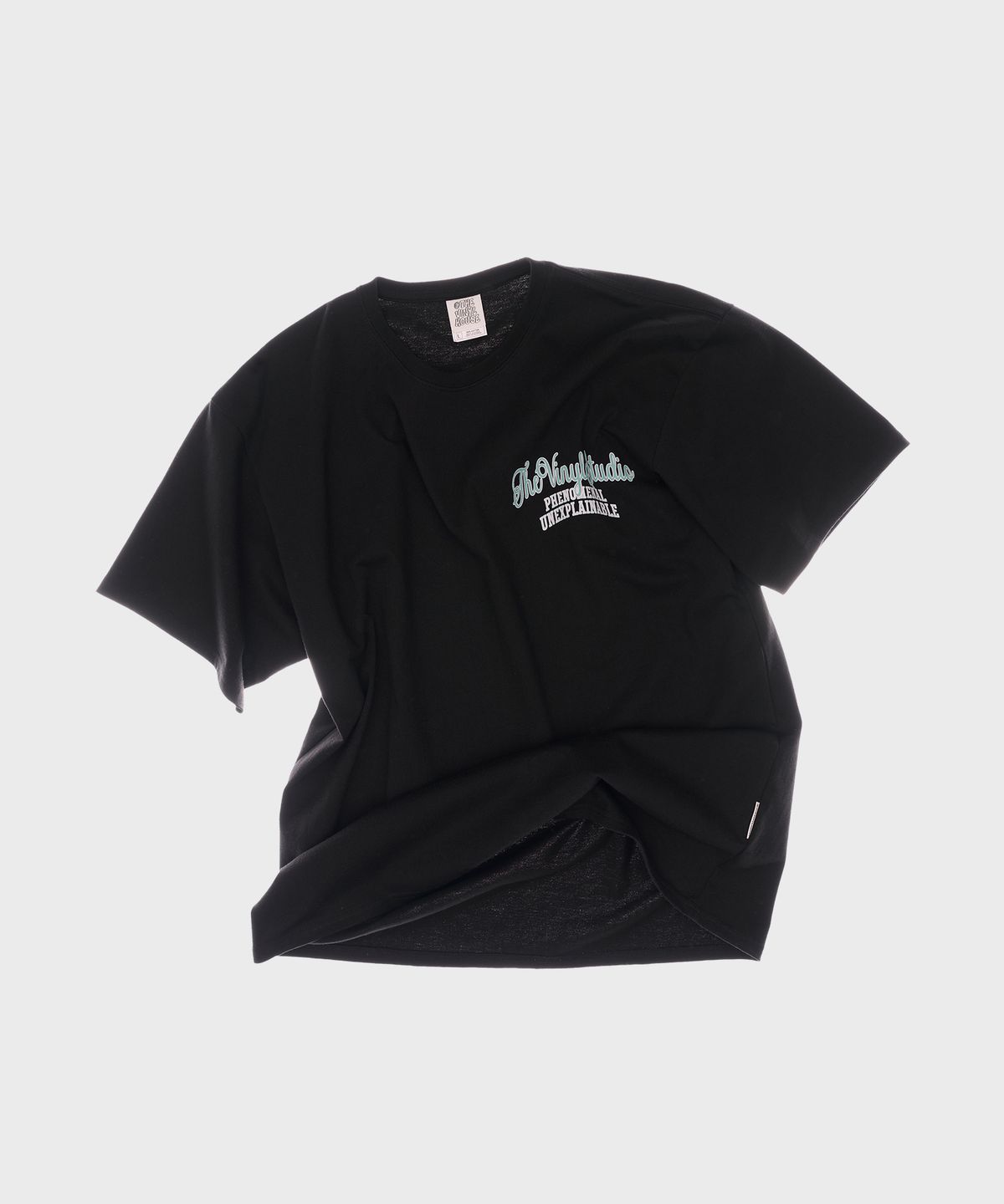 더바이닐하우스(THEVINYLHOUSE) ARC LOGO TEE BLACK (VH2ESMT503A)