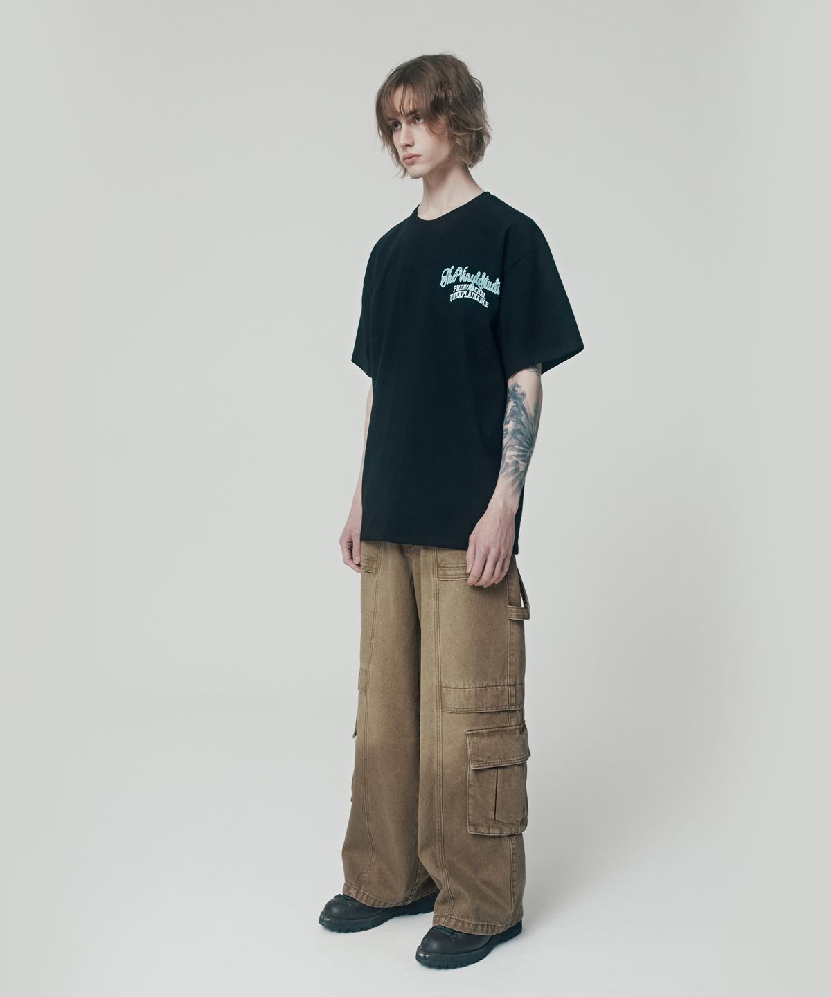 더바이닐하우스(THEVINYLHOUSE) ARC LOGO TEE BLACK (VH2ESMT503A)