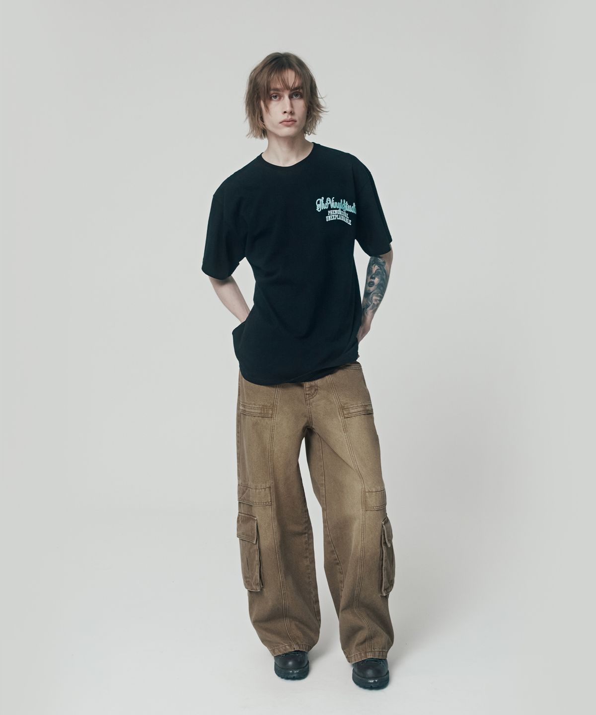 더바이닐하우스(THEVINYLHOUSE) ARC LOGO TEE BLACK (VH2ESMT503A)