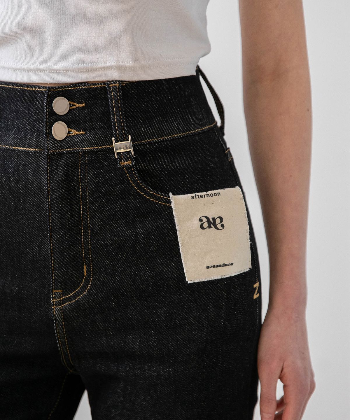 논앤논(NON AND NON) High-Waist Two Buttons Denim Pants_NSDP444 (Black)