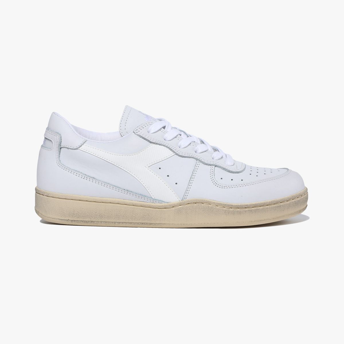 디아도라(diadora) 미 바스켓 로우 유즈드 WHITE