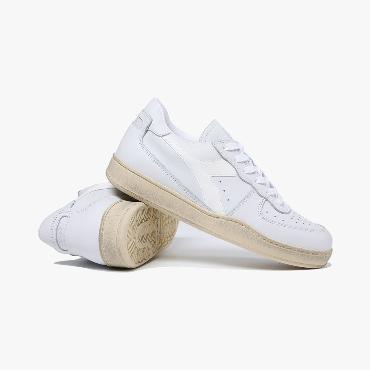 디아도라(diadora) 미 바스켓 로우 유즈드 WHITE