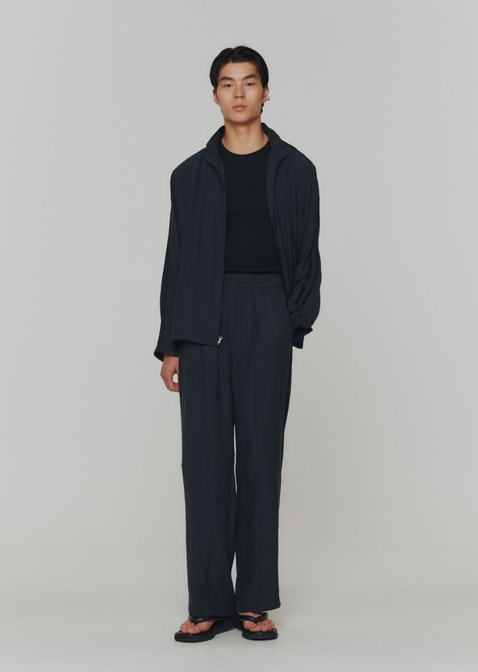 MUSINSA公式 | AMOMENTO HIGH NECK ZIP-UP BLOUSON (2COLORS)