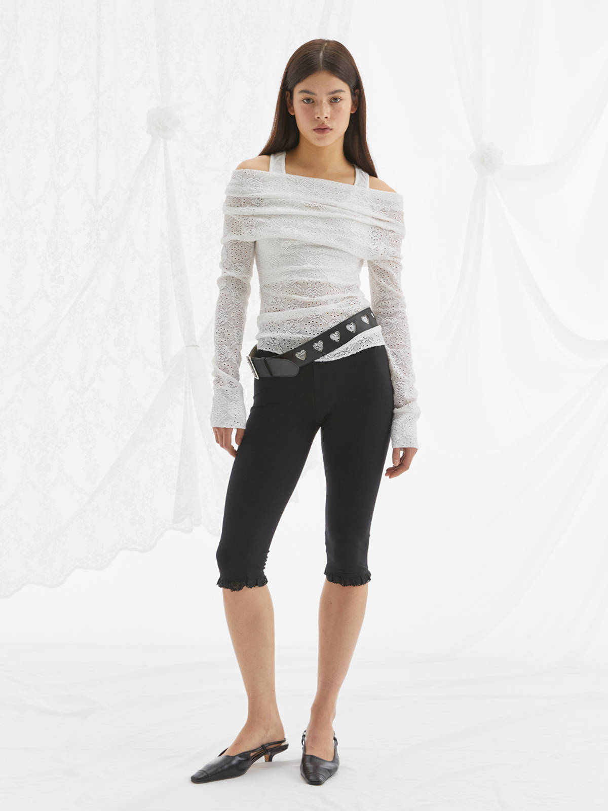 모어댄파라다이스(MORE THAN PARADISE) LACE OFF-SHOULDER LAYER TOP / WHITE