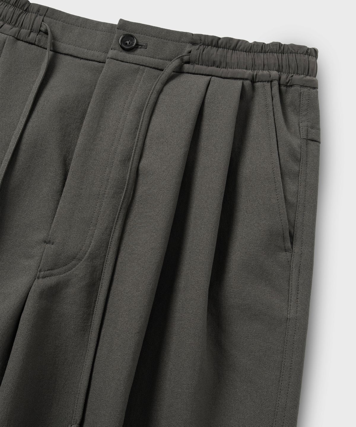 넌블랭크(NONBLANK) 루즈 스트레이트 핏 스트링 팬츠_KHAKI