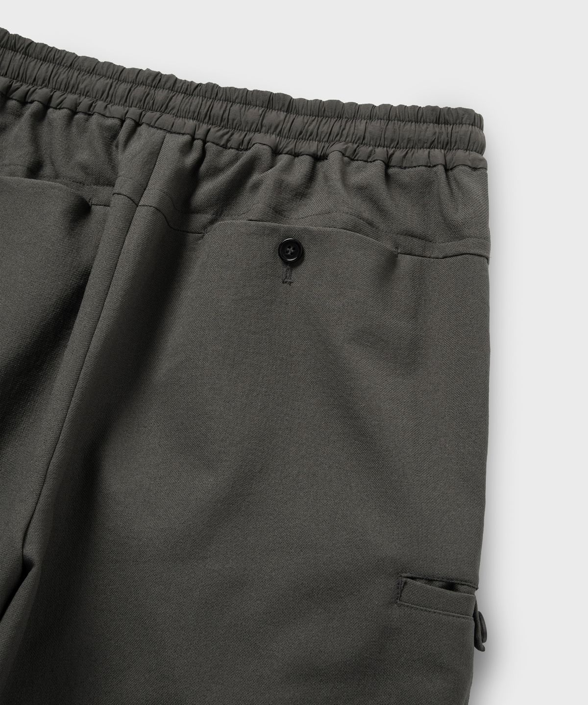 넌블랭크(NONBLANK) 루즈 스트레이트 핏 스트링 팬츠_KHAKI