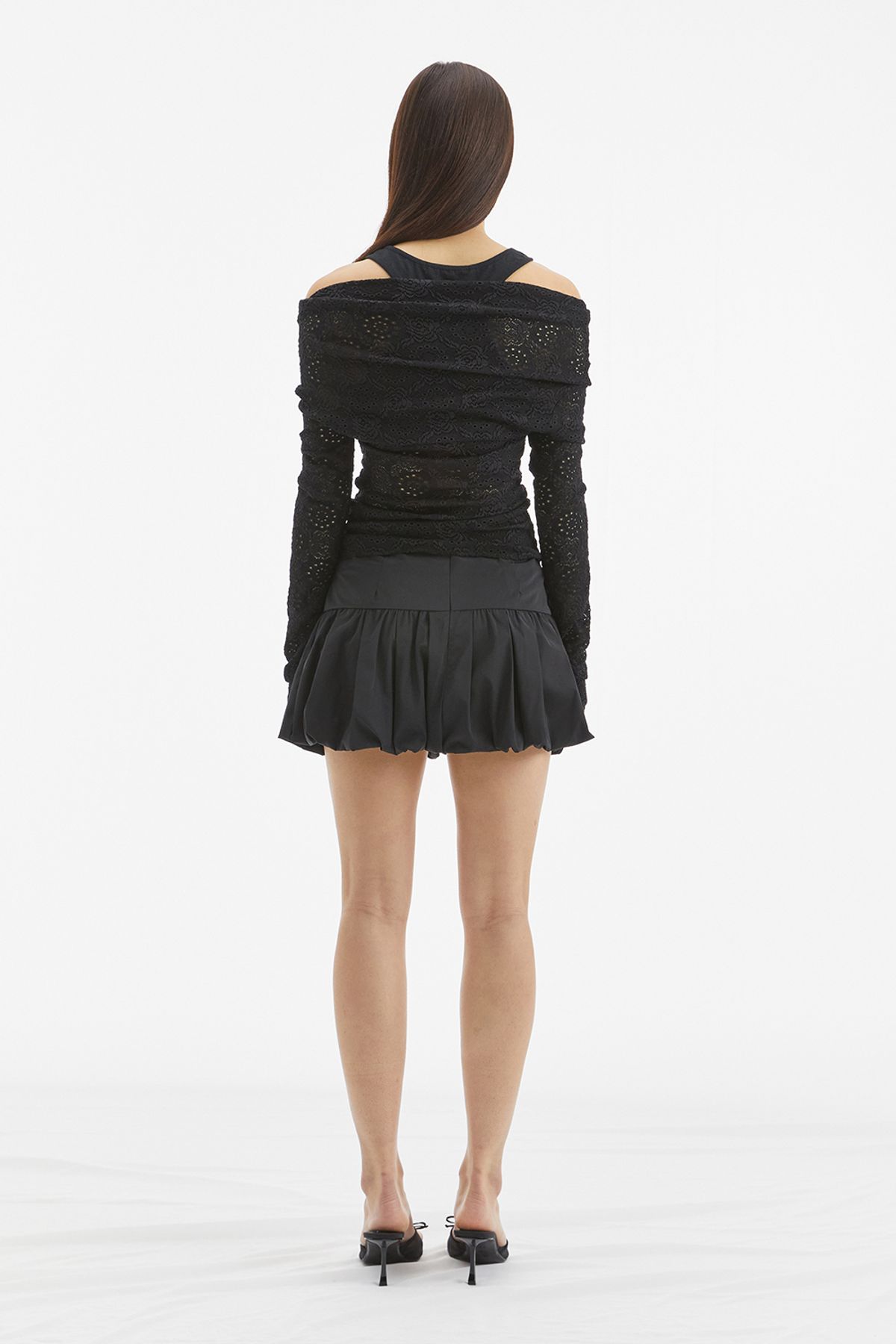 모어댄파라다이스(MORE THAN PARADISE) LACE OFF-SHOULDER LAYER TOP / BLACK