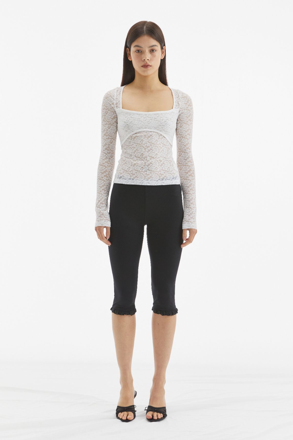 모어댄파라다이스(MORE THAN PARADISE) LACE SQUARE TOP / WHITE
