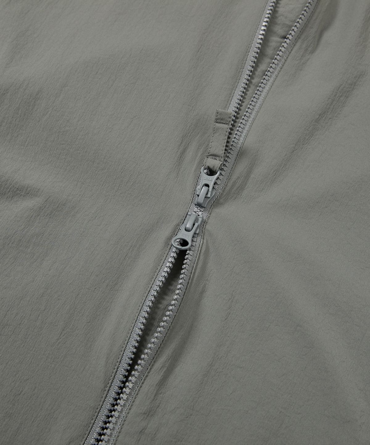 스노우피크 어패럴(SNOWPEAK APPAREL) 루트 유틸리티 포켓 바람막이 Dark Gray (S24MURWB67)