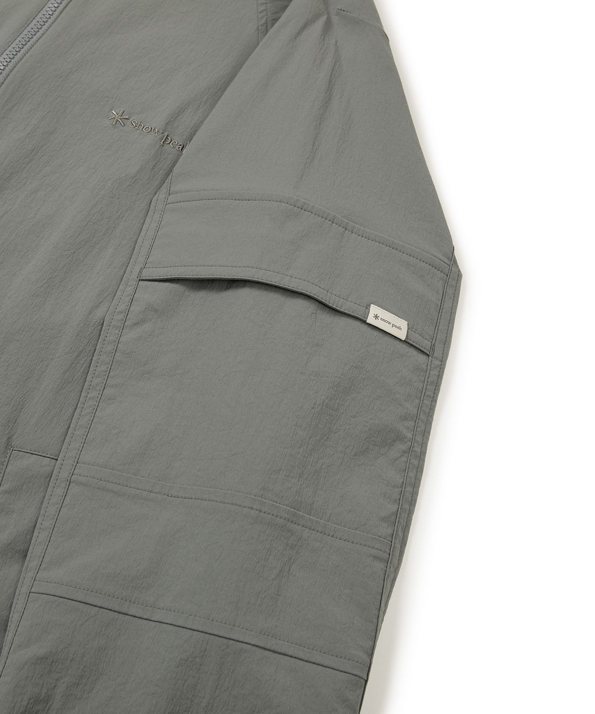 스노우피크 어패럴(SNOWPEAK APPAREL) 루트 유틸리티 포켓 바람막이 Dark Gray (S24MURWB67)