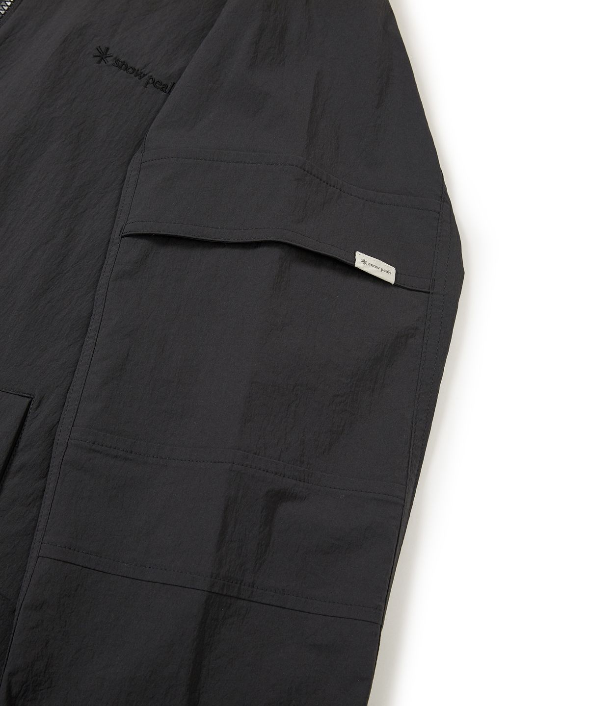 스노우피크 어패럴(SNOWPEAK APPAREL) 루트 유틸리티 포켓 바람막이 Dark Charcoal (S24MURWB67)