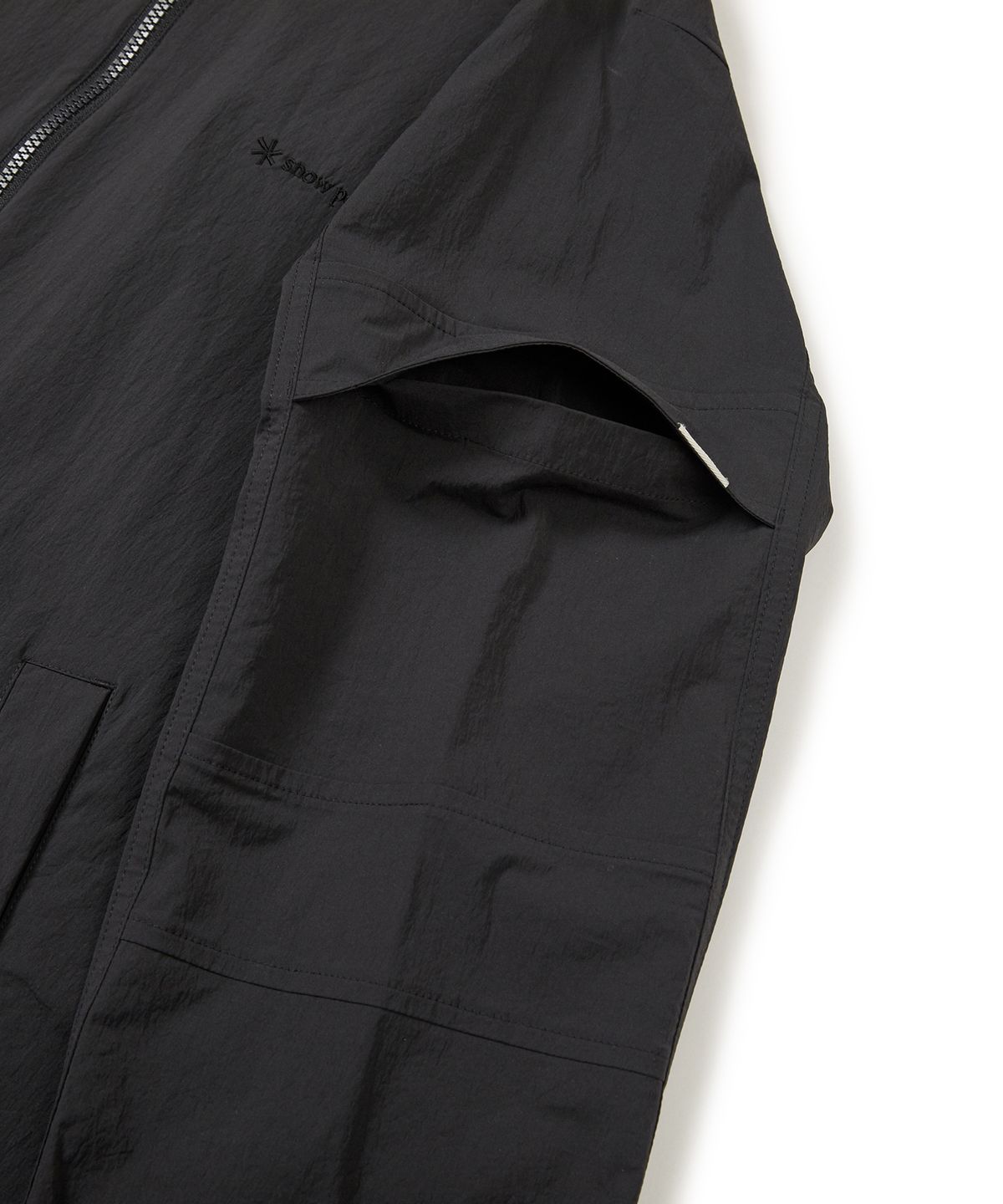 스노우피크 어패럴(SNOWPEAK APPAREL) 루트 유틸리티 포켓 바람막이 Dark Charcoal (S24MURWB67)