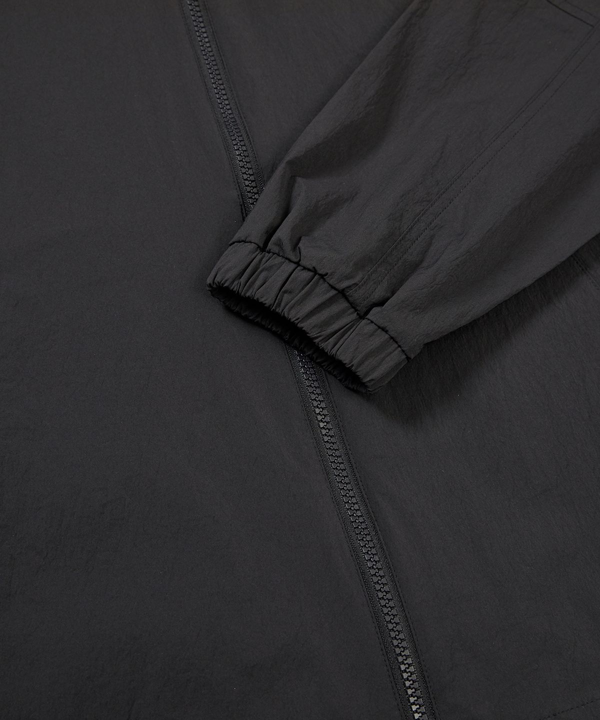 스노우피크 어패럴(SNOWPEAK APPAREL) 루트 유틸리티 포켓 바람막이 Dark Charcoal (S24MURWB67)