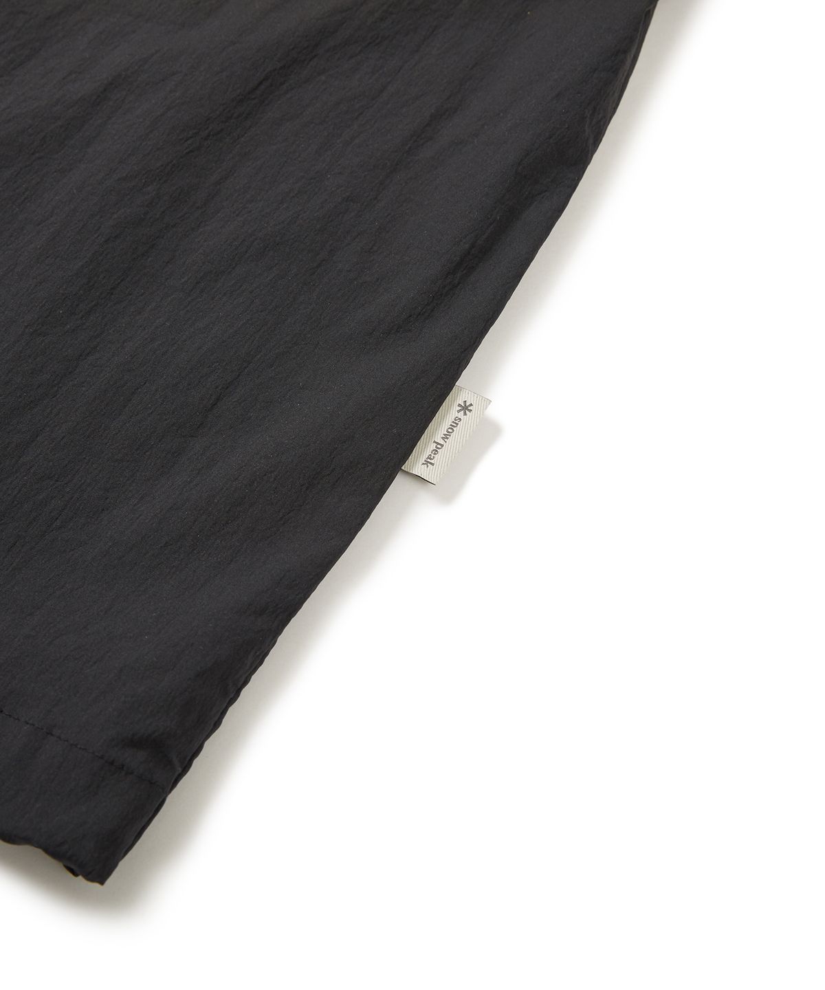 스노우피크 어패럴(SNOWPEAK APPAREL) 루트 유틸리티 포켓 바람막이 Dark Charcoal (S24MURWB67)