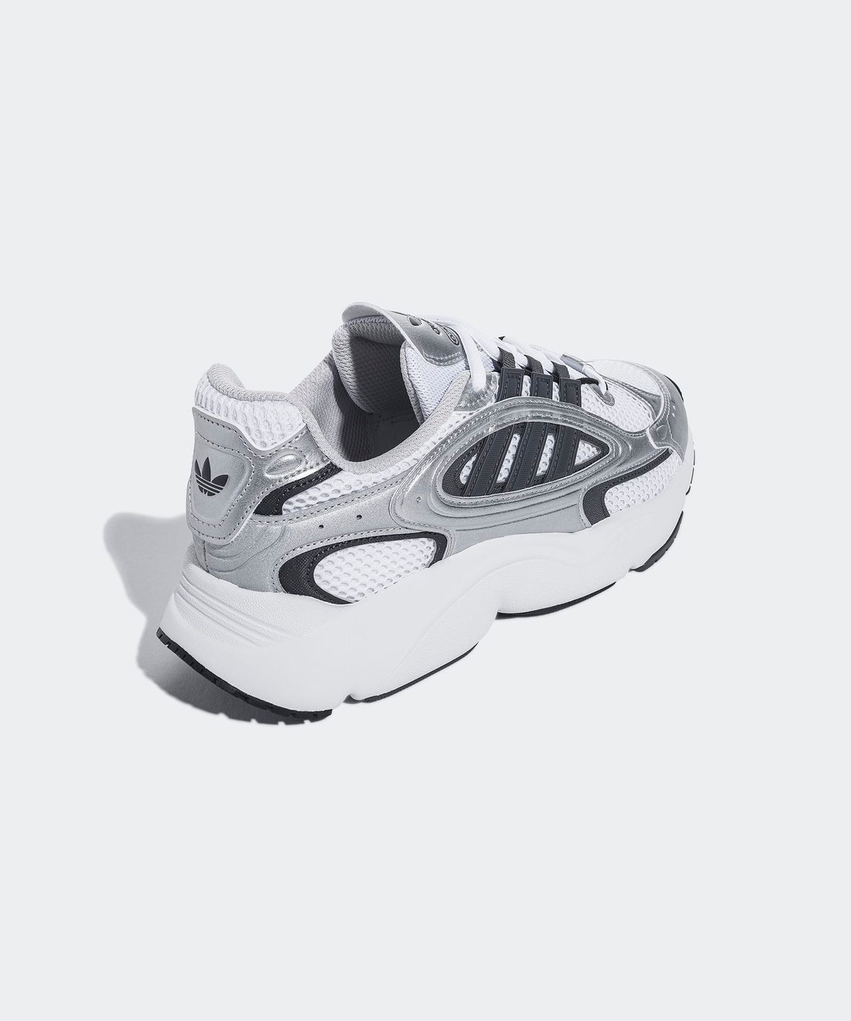 아디다스(ADIDAS) 오즈밀렌 - 실버:블랙 / IH0370
